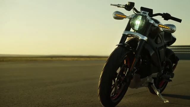 Harley Davidson показали свой первый электробайк LiveWire смотреть онлайн