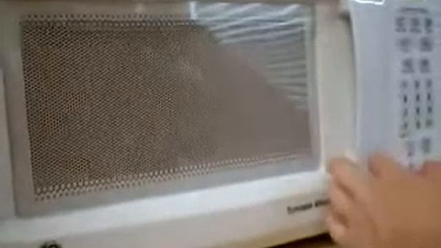 First Microwave Use! смотреть онлайн