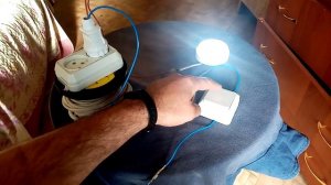 Горит свет при выключенном выключателе.