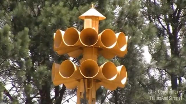 Federal Signal 3T22, Fast Wail - Woodruff, SC 6/1/13 (Tornado Siren Test, HD)