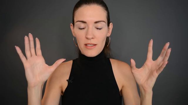 How French women wear perfume & how to apply it | "Parisian chic" | Justine Leconte смотреть онлайн