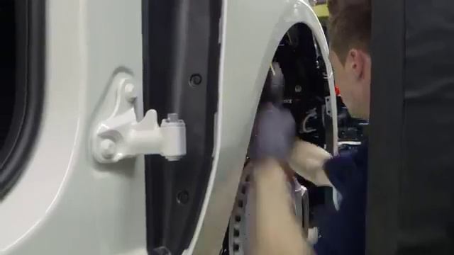 Mercedes Classe B Assemblage (Officiel) смотреть онлайн