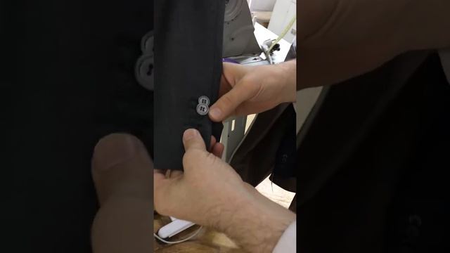 Мастерская классического костюма. Зачем нужны шлицы на рукавах пиджака смотреть онлайн