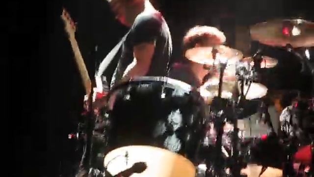 Muse - Chris and Dom drum and bass solo thing (Fairfax, VA March 1, 2010) смотреть онлайн