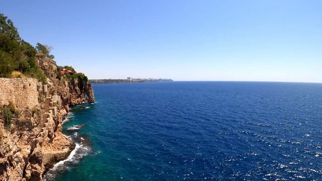 Прекрасный вид на море. Размеренный шум волн.