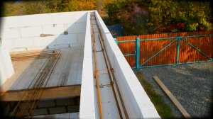 Серия 36 / Как армировать армопояс / Кладка U Блока / Капитальный дом для своей семьи.mp4