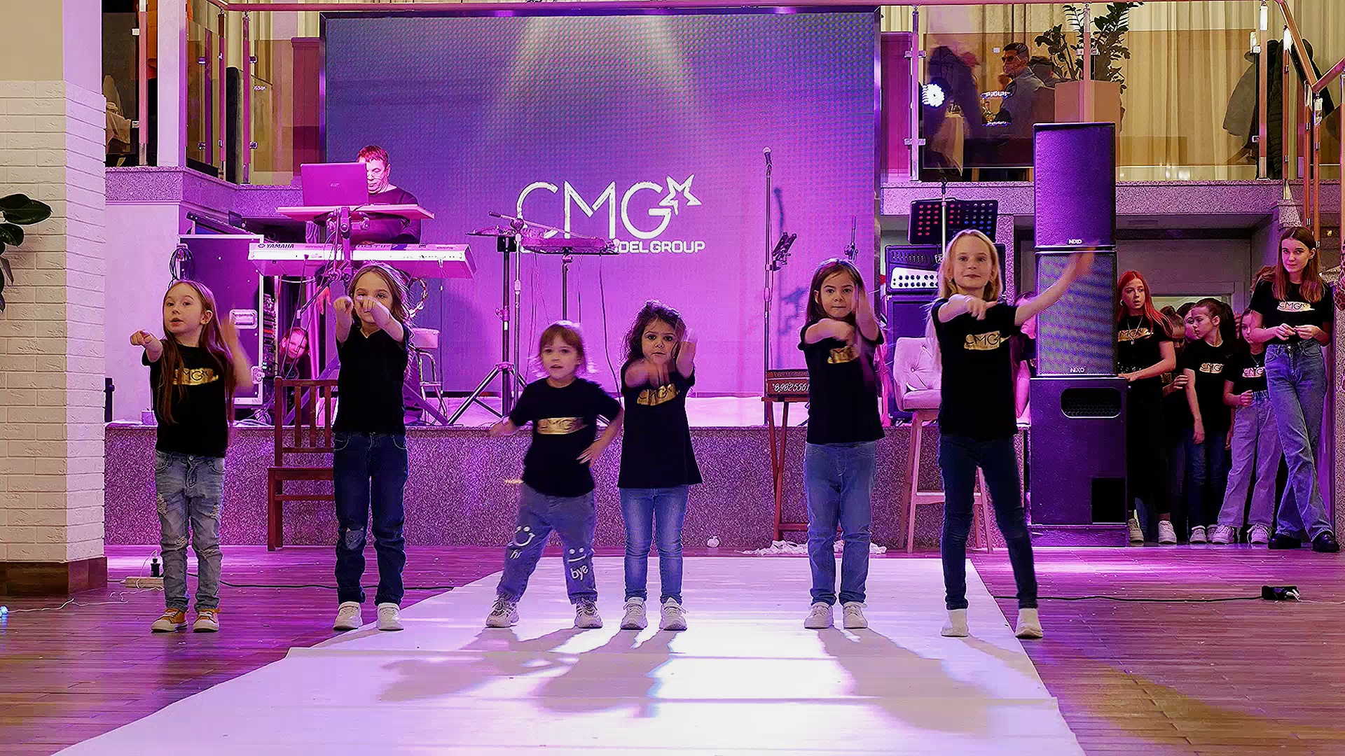 ДЕТСКИЕ ТАНЦЫ "ПИКАЧУ" / 1000планет смотреть онлайн