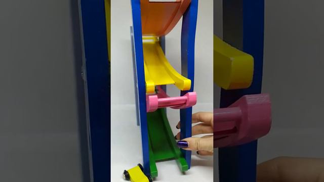 Деревянный трек с машинкой смотреть онлайн