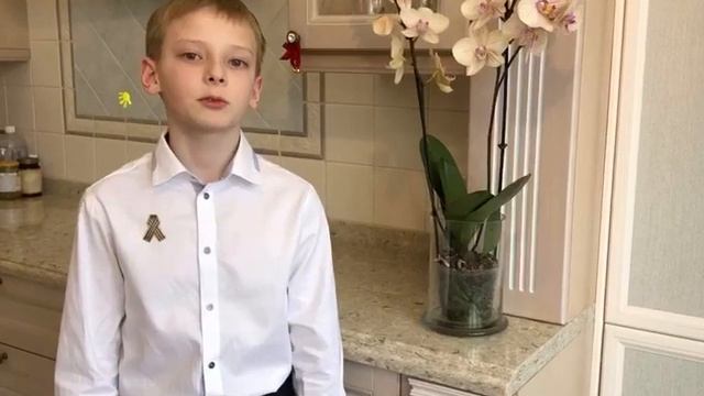 Пыхтин Илья. Константин Симонов. Майор привез мальчишку на лафете... смотреть онлайн