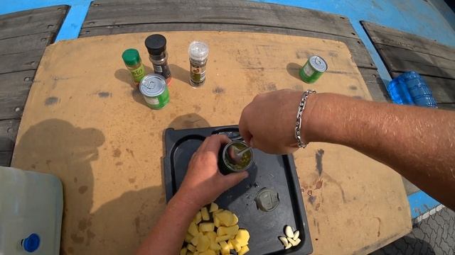 Суп куриный - очень вкусный. Кухня дальнобоя.