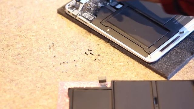 MacBook Air (13-inch, Mid 2011) Battery Replacement смотреть онлайн