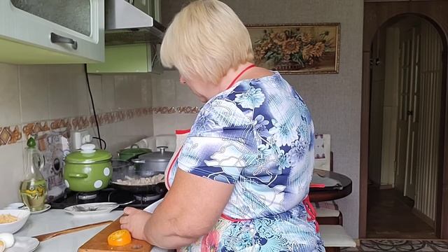 Приготовила подливу, а гарниры можно менять. Борщ зелёный. Пицца на тонком лаваше. Вермишель смотреть онлайн