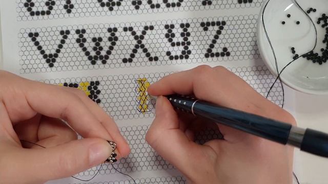 Широкое кольцо из бисера. Кольца из бисера с буквами. смотреть онлайн