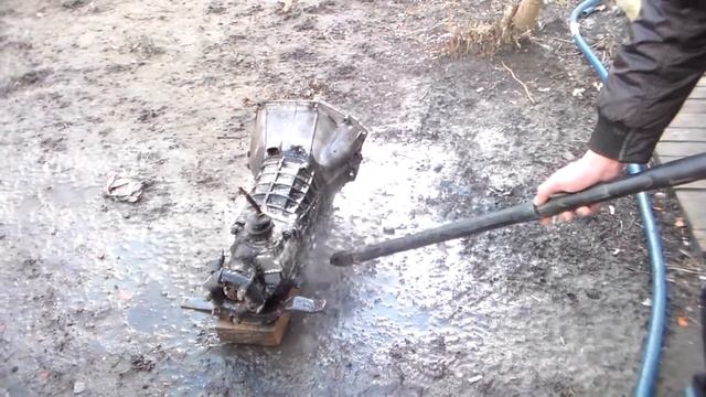 Подготовка, мойка коробки перед ремонтом.Preparation, washing boxes before repair. смотреть онлайн