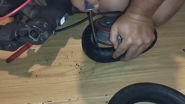 Замена колеса на электро самокате не пробоивайка #самокат#колесо## смотреть онлайн