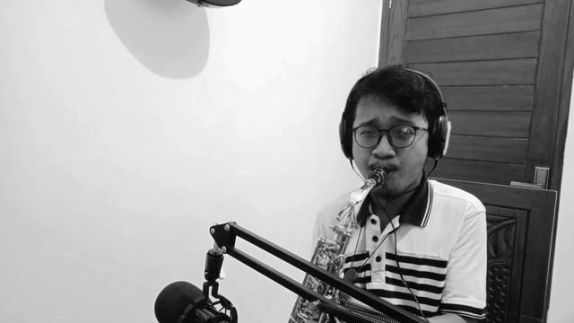 Aku Makin Cinta - Vina Panduwinata (Saxophone Cover by Rico Gardatama) смотреть онлайн