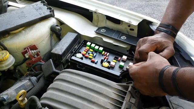Chrysler Sebring Headlight Change -- Easy! Same for many years смотреть онлайн
