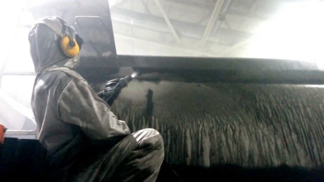 Очистка кузова грузового автомобиля от краски и коррозии смотреть онлайн