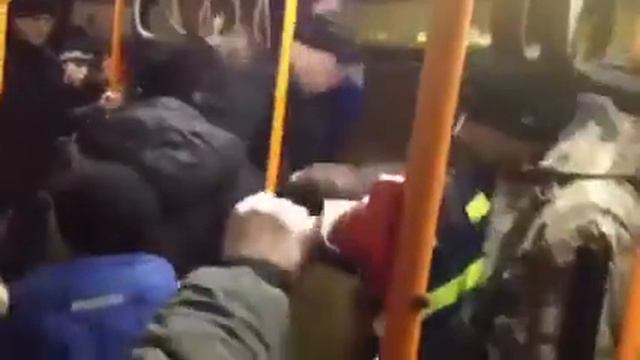 БЕСПРЕДЕЛ В АВТОБУСЕ!!! СМОТРЕТЬ ВСЕМ смотреть онлайн