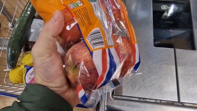 Сколько продуктов можно купить на 36$ в Англии Короткий обзор | Покупка продуктов в Лондоне 🇬🇧 смотреть онлайн