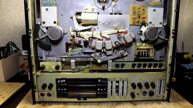 Электроника-004: механика и конденсаторы смотреть онлайн