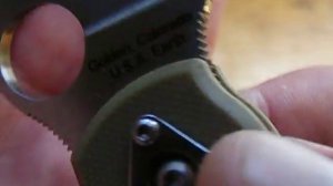 Отличить подделку от оригинала - просто и быстро. Fake chinese Spyderco Military knife.