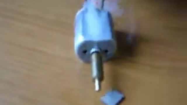 Включение моторчика замка двери с изъятым варистором смотреть онлайн