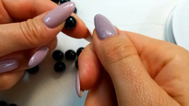 #izkamnei Браслет на резинке из камней бусин своими руками мастер класс смотреть онлайн