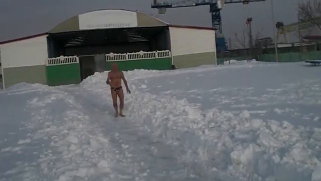 Как выглядит настоящая зимняя прорубь. Привет от моржей Белгорода... Архив 2018 г 24 марта!! Сугроб смотреть онлайн