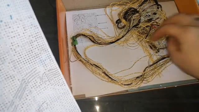 То что вышиваю и то, что связала в декабре. Вязание с 11:00 минуты. смотреть онлайн