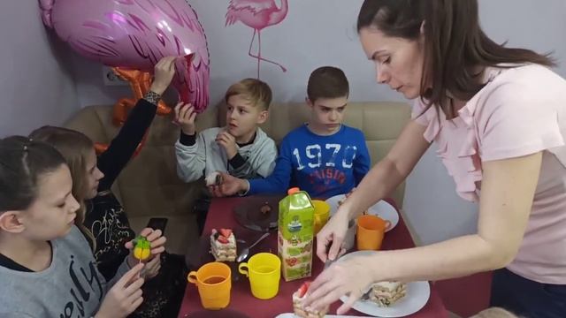 День рождения Сашеньки?Подарки?Гости Развлечения Многодетная семья. смотреть онлайн