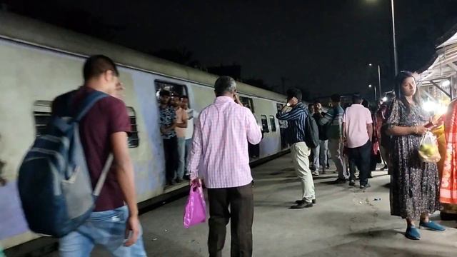 Bonga Local Train || Indian Railways Passengers Local Train West Bengal Local Station 🚂🚂 смотреть онлайн