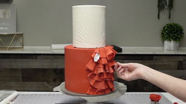Couture Fashion Inspired Ruffle Cake | Buttercream Rouching | Cake Decorating Tutorial смотреть онлайн
