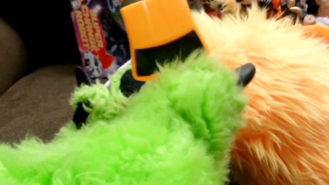 Super Change Robot - Racer Robot - Bootleg Transformer Bumblebee | 2 Furries On A Couch смотреть онлайн