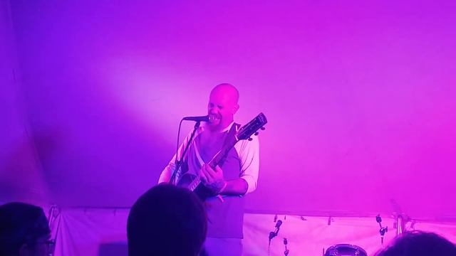 Nick Oliveri's Death Acoustic - "Anything That Moves" (Dwarves) live at Muddy Roots смотреть онлайн