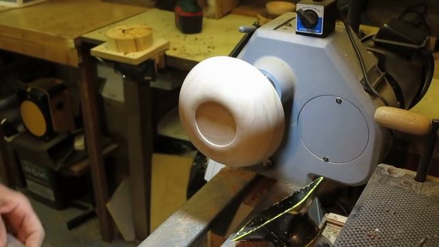 Wood Turning - Beginners Guide #3 - A Bowl смотреть онлайн