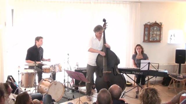 The Philip Baumgarten Trio plays The Assembly Line and the Dreamer смотреть онлайн