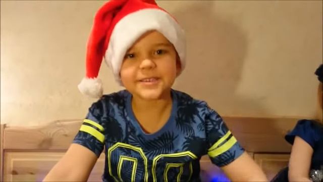 НОВОГОДНИЕ ПОДАРКИ . Зайчик на поводке . ПЛАНШЕТ И МАШИНКА. ХОЛОДНОЕ СЕРДЦЕ смотреть онлайн