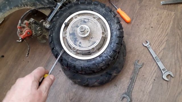 Электросамокат Kugoo M4! Замена камерной покрышки и тормозных колодок!