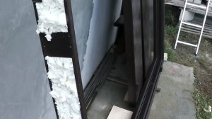 Как установить железную дверь в дом, если стена снаружи утеплена