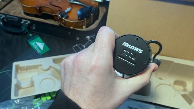 People say this is the best mic for recording? SHURE SM7B - Unboxing & Review! | Jonathan Joel смотреть онлайн