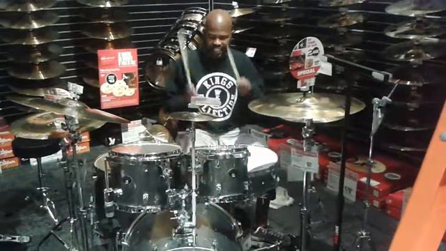 Benny Briggs and Omar Vargas Drum Off смотреть онлайн