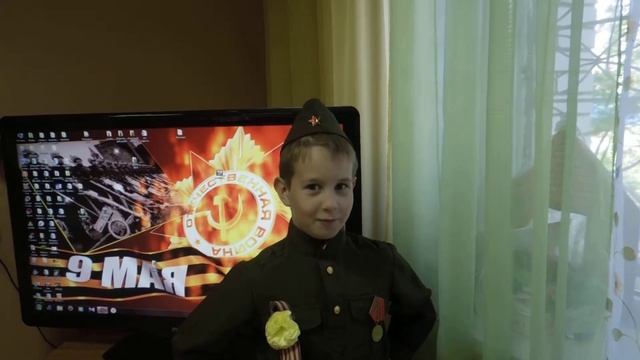 Страна читающая — Тимофей Семенов читает авторское произведение «Любимый праздник» смотреть онлайн