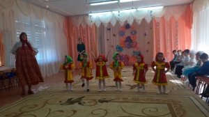 Танец "матрешки" младшая группа