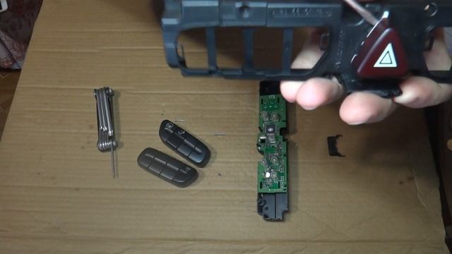 Mercedes-Benz C-class W203 Блок кнопок центральной консоли . Как разобрать ? Что внутри ? смотреть онлайн