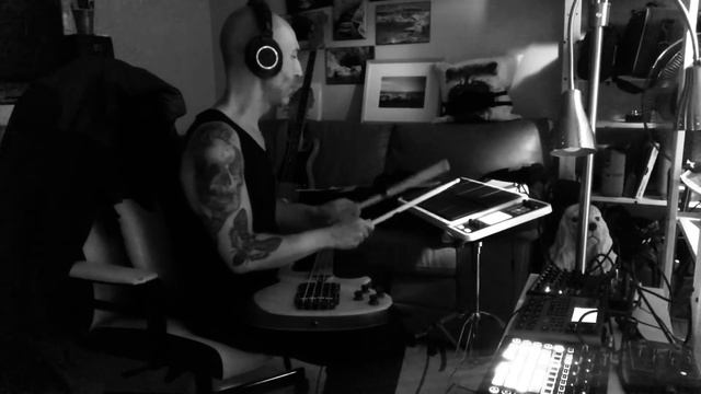 Bass/Drum/Synth Loop Improv смотреть онлайн