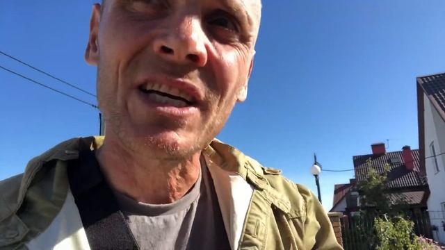 Кладка декоративного забора из кирпича с заливкой раствором на фундаменте. смотреть онлайн