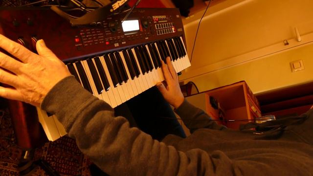 KORG KROSS 2 LIVE : Churchbells, Violins, Voices, Round Drums: Try To Listen All The Way смотреть онлайн
