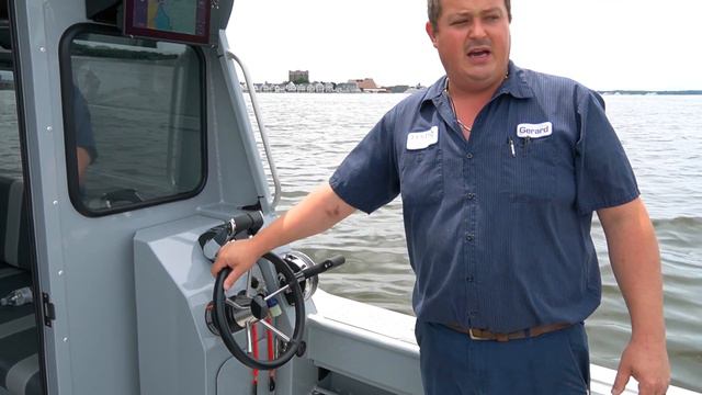 The Perfect boat to handle the Great Lakes (Hewes Craft 270 Alaskan Walkthrough) смотреть онлайн