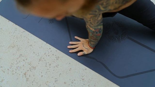 Liforme Gratitude Mat with Daniel Rama смотреть онлайн